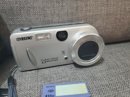 Sony Cybershot DSC-P52 3.2 MP Compact Digital Camera Silver UK - Picture 3 of 6