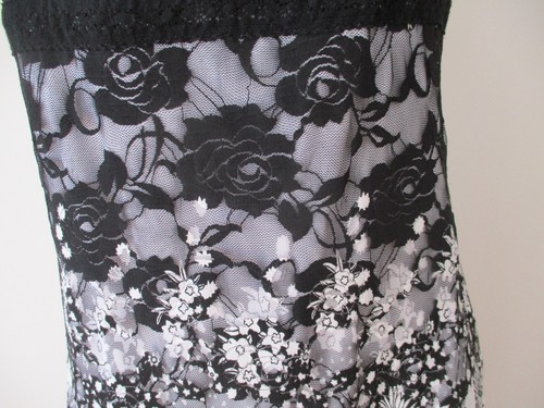 PRIVVY DRESS 16 BLACK & WHITE SLEEVELESS EMPIRE LINE LACE LINED MESH HEMLINE - Picture 4 of 11