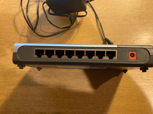 D-Link DES-1008D 8-Port 10/100 Fast Ethernet Switch - Photo 3/6