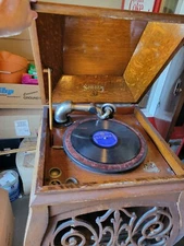 Sonora Early American Victrola Comes With Lots Of Extra Needles  Paperwork Works