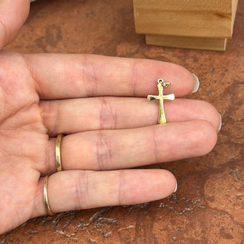 14KT Yellow Gold Solid Curved Rounded Edge Small Cross Pendant Charm 19.3MM - Picture 2 of 6