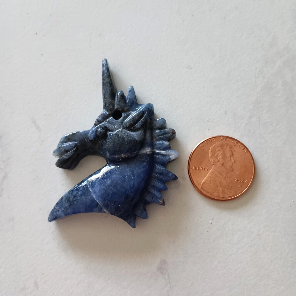 Dije unicornio piedra natural cristal sodalita 2 pulgadas x 1,5 pulgadas. Fabricación de joyas Foto 3 de 3