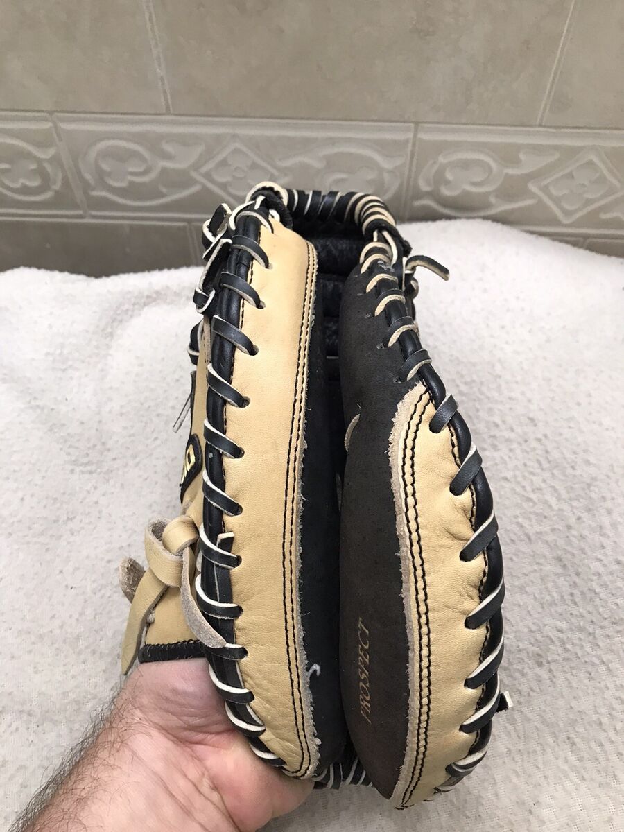 Mizuno GXC-105 31” Boys Barely Used Baseball Catchers Mitt Mizuno GXC-105 31” Boys Barely Used Baseball Catchers Mitt