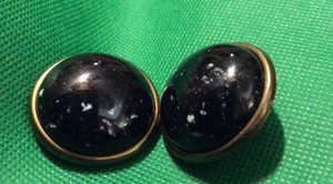 Vintage-Clip-on-Goldtone-Earrings-Marked-S-Black-W-White-Specks-1-5