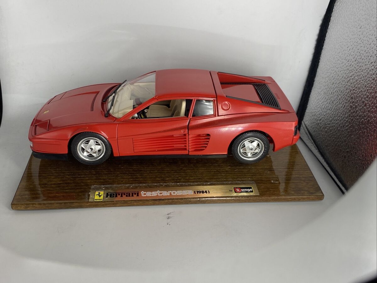 Ferrari Testarossa 1/18 Bburago 1984 with wooden base New Ferrari Testarossa 1/18 Bburago 1984 with wooden base New