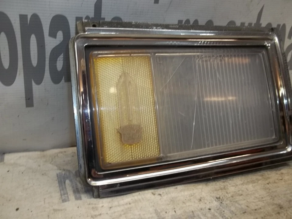 77-79 Cadillac Deville Fleetwood Marcador Izquierdo Esquina Señal de Giro Lámpara Bisel de Luz Foto 2 de 4