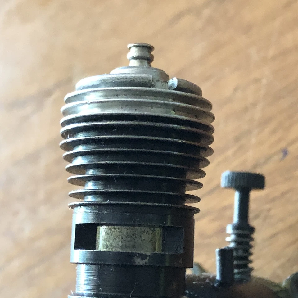 Vtg Cox .049 Airplane Engine Black Widow? with TeeDee box, piston moves ATRC3 - Image 3 of 4