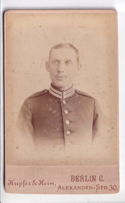 BERLIN, SOLDAT, BRUSTBILD (C.D.V) um 1900: KUPFER & HEIN, Alexander - Str. 30