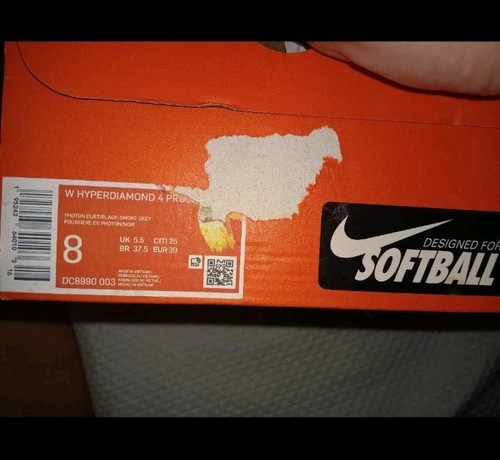 New In Box Women's Nike Soft Ball Cleats Size 8 - Picture 2 of 4
