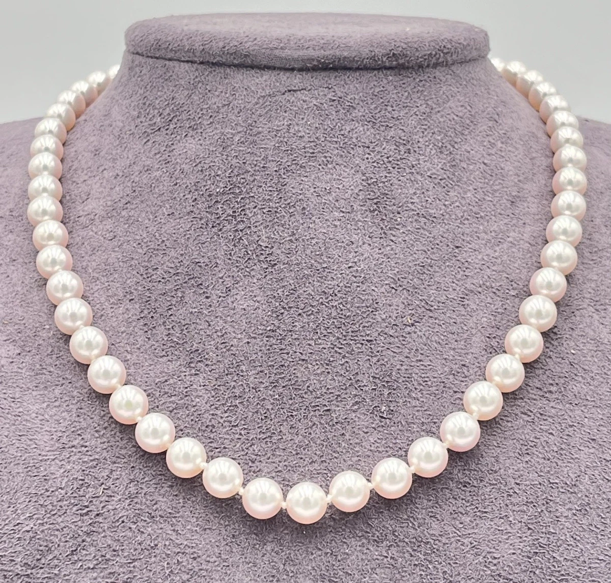 Cultured pearl necklace, diamond brooch and ear clips | Collana in perle coltivate e spilla e Cultured pearl necklace, diamond brooch and ear clips | Collana in perle coltivate e spilla e