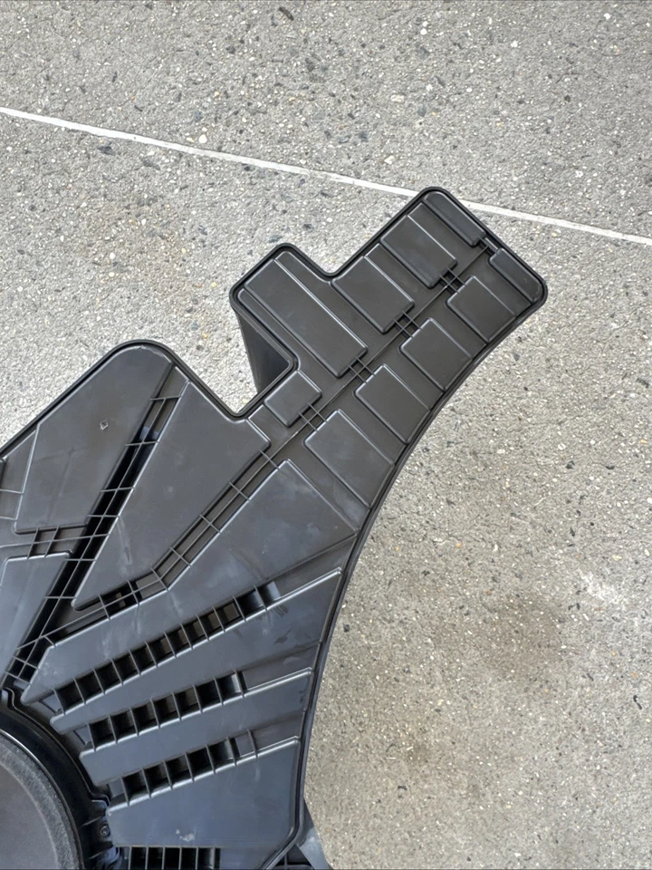 2021-2023 CADILLAC ЭСКАЛЕЙД ПОДЛИННЫЙ ЗАДНИЙ САБВУФЕР ДИНАМИК В СБОРЕ OEM 84877614 - Изображение 4 из 4