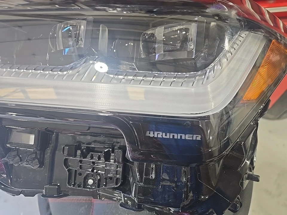 Faro izquierdo bi-LED adaptable Toyota 4Runner 2025 2026 OEM Foto 4 de 4