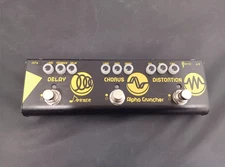 Donner Alpha Cruncher Guitar Pedal Multi-Effects Delay Chorus Distortion Compact