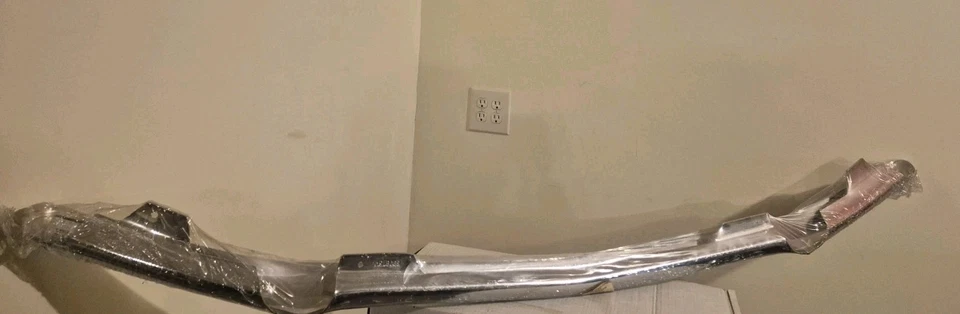 Chevy Avalanche 2003-06/03-05 Silverado AVS CAPÓ PROTECTOR - 680815 cromo Foto 3 de 4