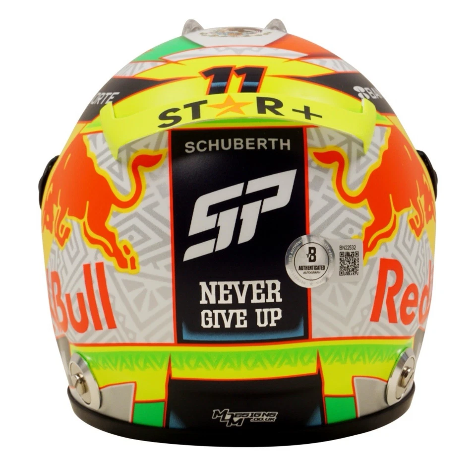 Capacete RedBull de Fórmula 1 2023 assinado por Sergio Perez escala 1:2 com certificado de autenticidade Beckett - Imagem 4 de 4