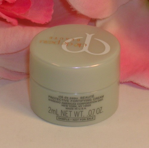 New Shiseido Cle De Peau Beaute Protective Fortifying Creme .07 oz / 2 ml Cream - Picture 3 of 5