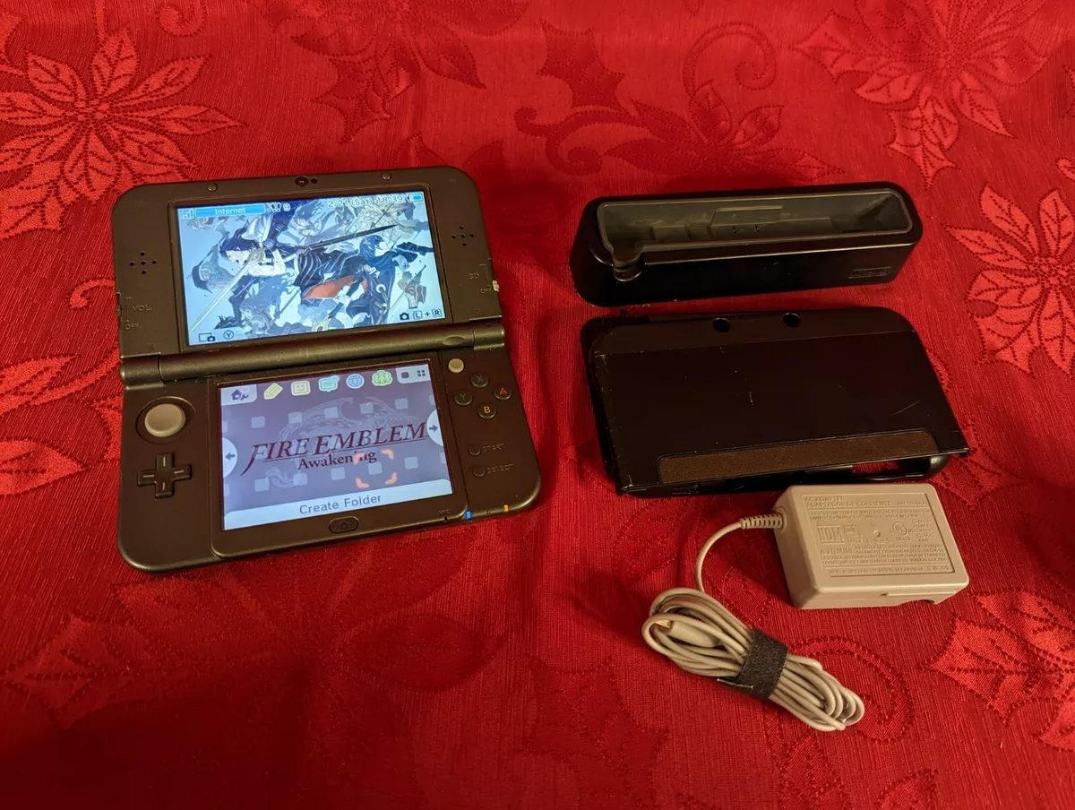 Nintendo New 3DS XL Monster Hunter 4 Ultimate Silver (IPS Top Screen + CFW)