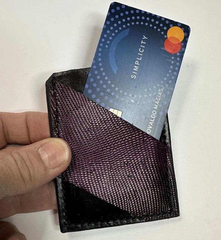 Cartera minimalista de cuero de piel de iguana genuina hecha a mano rosa y negra Foto 2 de 4