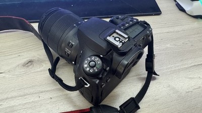 Canon EOS 90D 32.5MP DSLR-Kamera-Schwarz(EF-S 18-135mm f/3.5-5.6 IS USM)