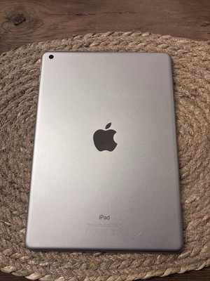Apple iPad 5. Gen. 32GB, WLAN, 24,64 cm, (9,7 Zoll) - Silber