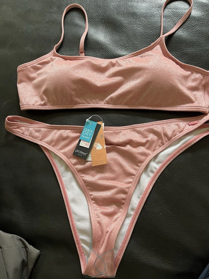 Neuer Bikini von Protest Grösse 44 mit Lurex