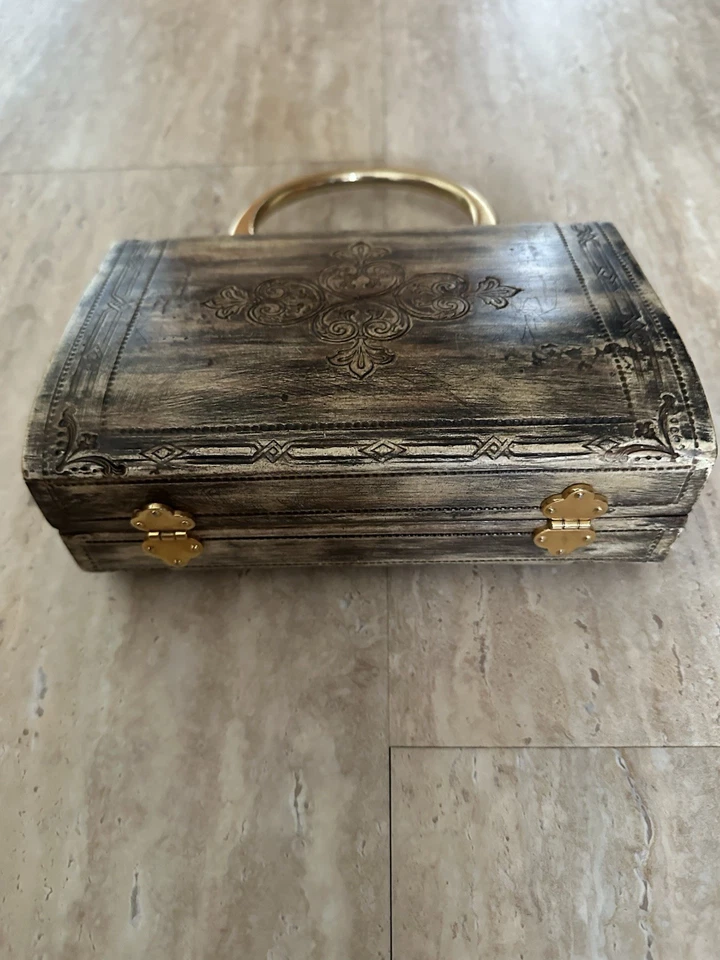 Antiguo Bolso de Mano Saks Fifth Avenue Hecho en Italia Cartera Caja de Madera y Oro Foto 3 de 4