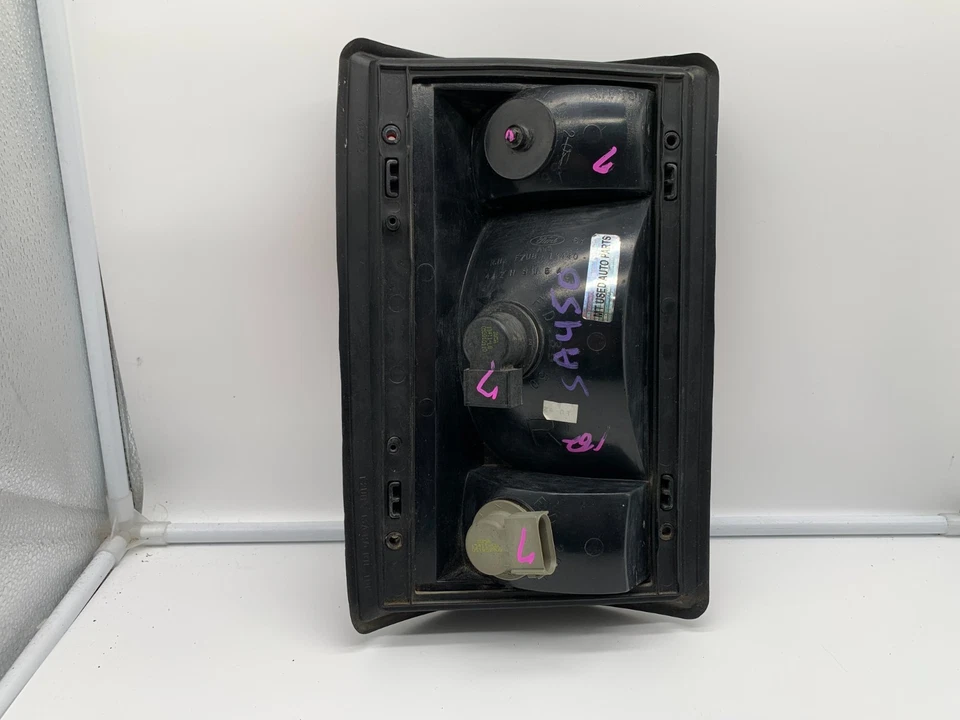 Luz trasera del conductor Ford E-150 2005-2011 lámpara OEM B03B45051 Foto 4 de 4