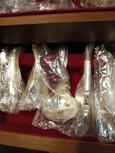 Vintage Oneida TWILIGHT COMMUNITY Silverplate Silverware Set! 65 Pieces and Box - Picture 4 of 11