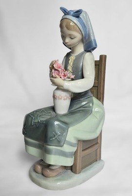 Vintage Lladro Flower Harmony figurine, girl&vase of flowers #1418, Spain, 1983
