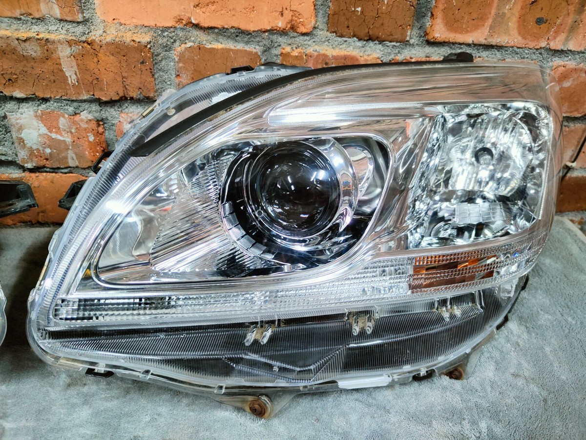 Toyota MARK X ZIO ANA10 GGA10 ANA15 OEM Front HID HEADLIGHT LAMPS