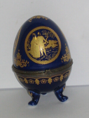 Ei Dose Zierdose Porzellanei Porzellandose kobaltblau gold mit Liebespaar 10x6cm