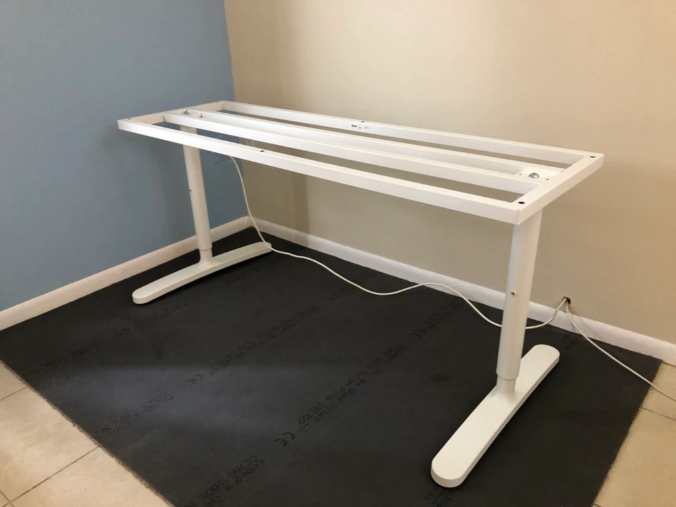 Subquadro ajustável IKEA Bekant para tampo de mesa ou mesa de computador - Imagem 3 de 4