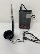 VINTAGE SONY WALKMAN SRF-19W FM/AM RADIO WITH SONY MDR-010 HEADPHONES BOTH WORK