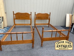 67908 Ethan Allen Pair of Twin Solid  Maple Beds with Turned Spindles