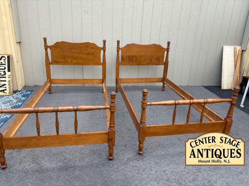 67908 Ethan Allen Pair of Twin Solid  Maple Beds with Turned Spindles