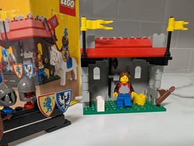 LEGO 6041 Armor Shop Castle (1986) - 100% Complete, Mint w/ Instructions