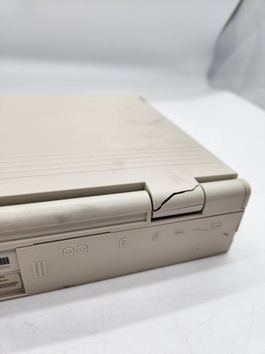 Compaq LTE 386s/20 Laptop untested has  broke hinge