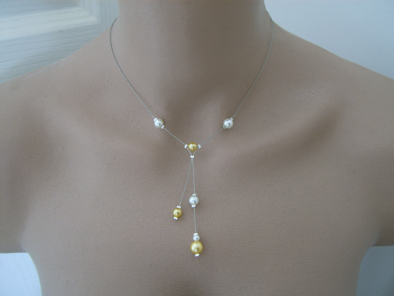 Collier perles de nacre blanc et jaune pour parure de mariée chic