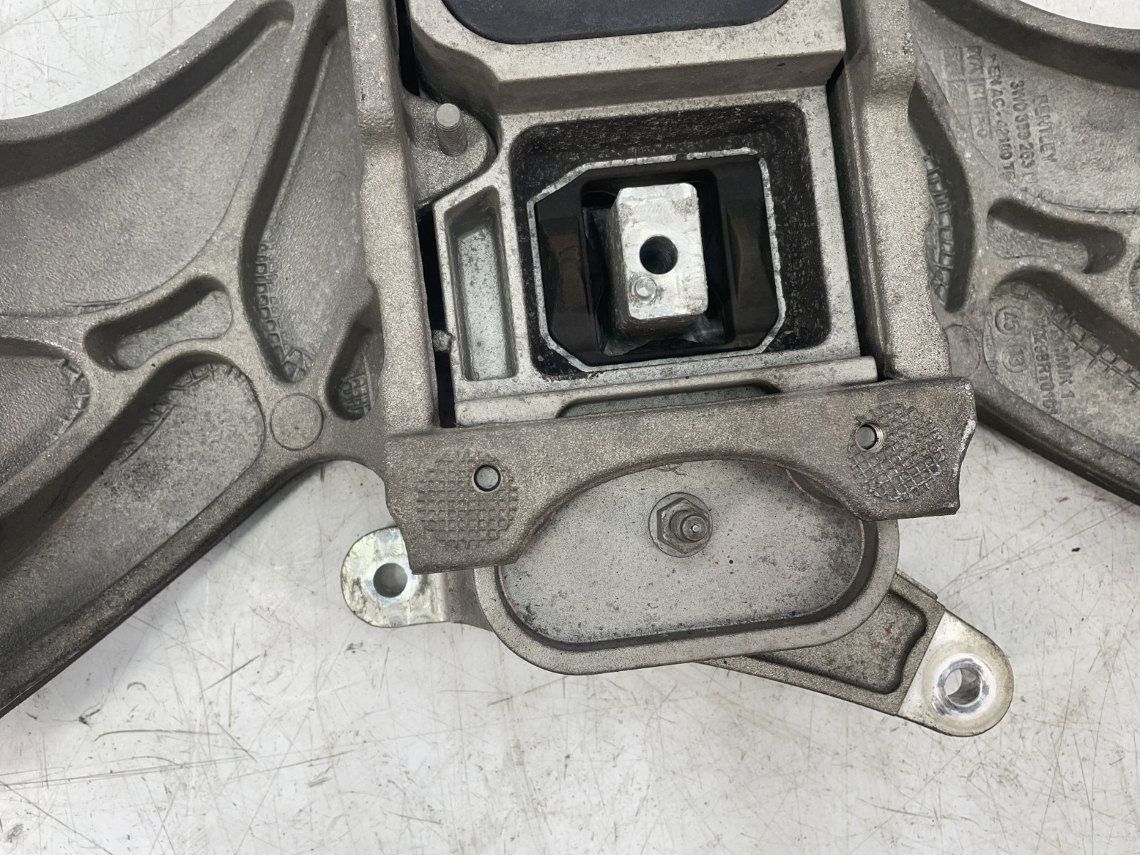 ✅ 12-18 OEM Bentley Continental GT Transmission Mount Bracket
