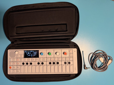 Teenage Engineering OP-1 Synthesizer + Original Case, USB-Kabel, Antenne