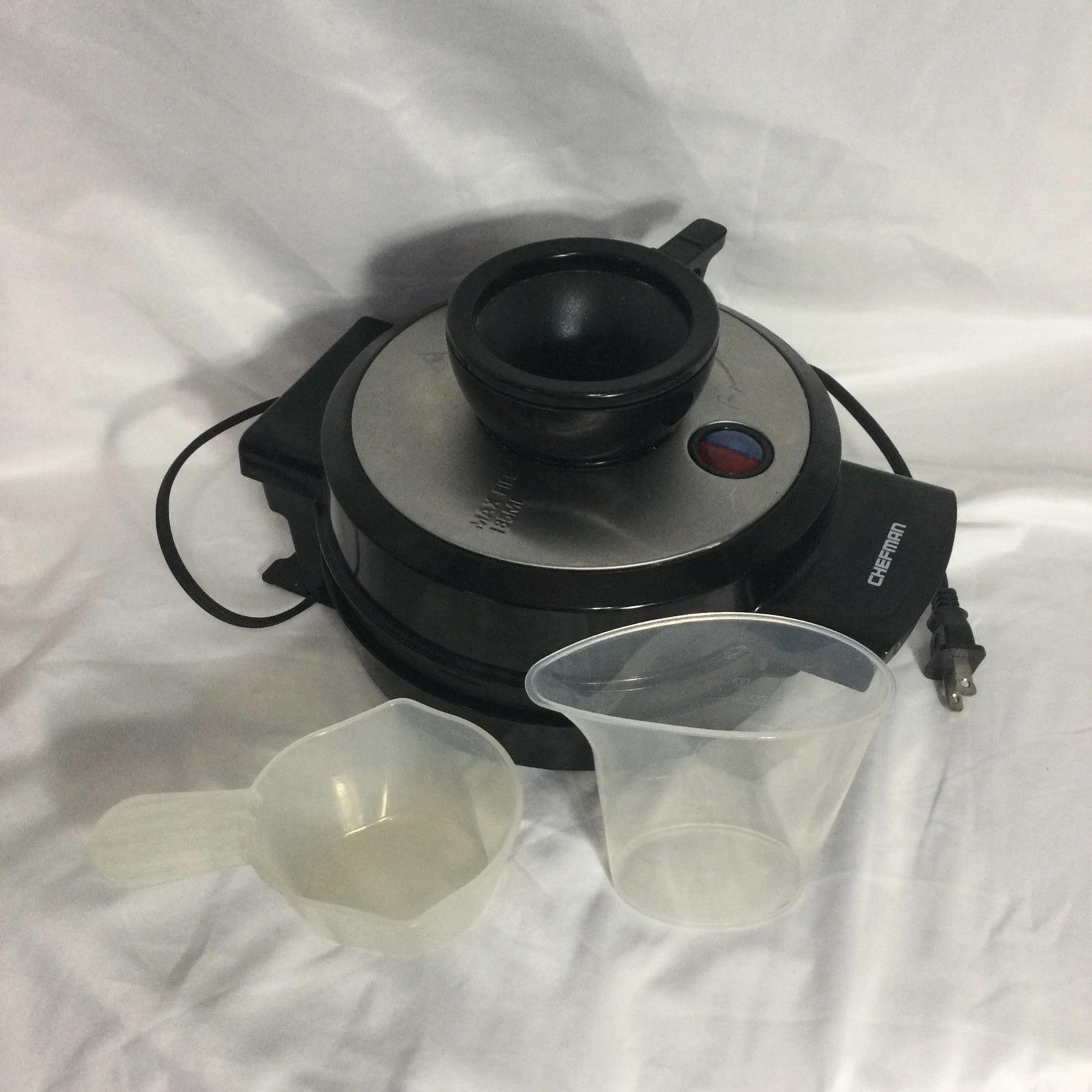 Chefman RJ04-4RV Perfect Pour Volcano Belgian Waffle Maker NO Mess