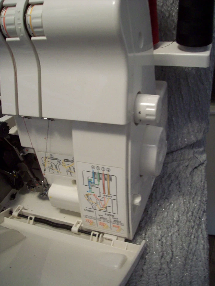 Overlock Singer 14SH654, 3/4 Faden, Differentialtransport - Bild 4 von 4