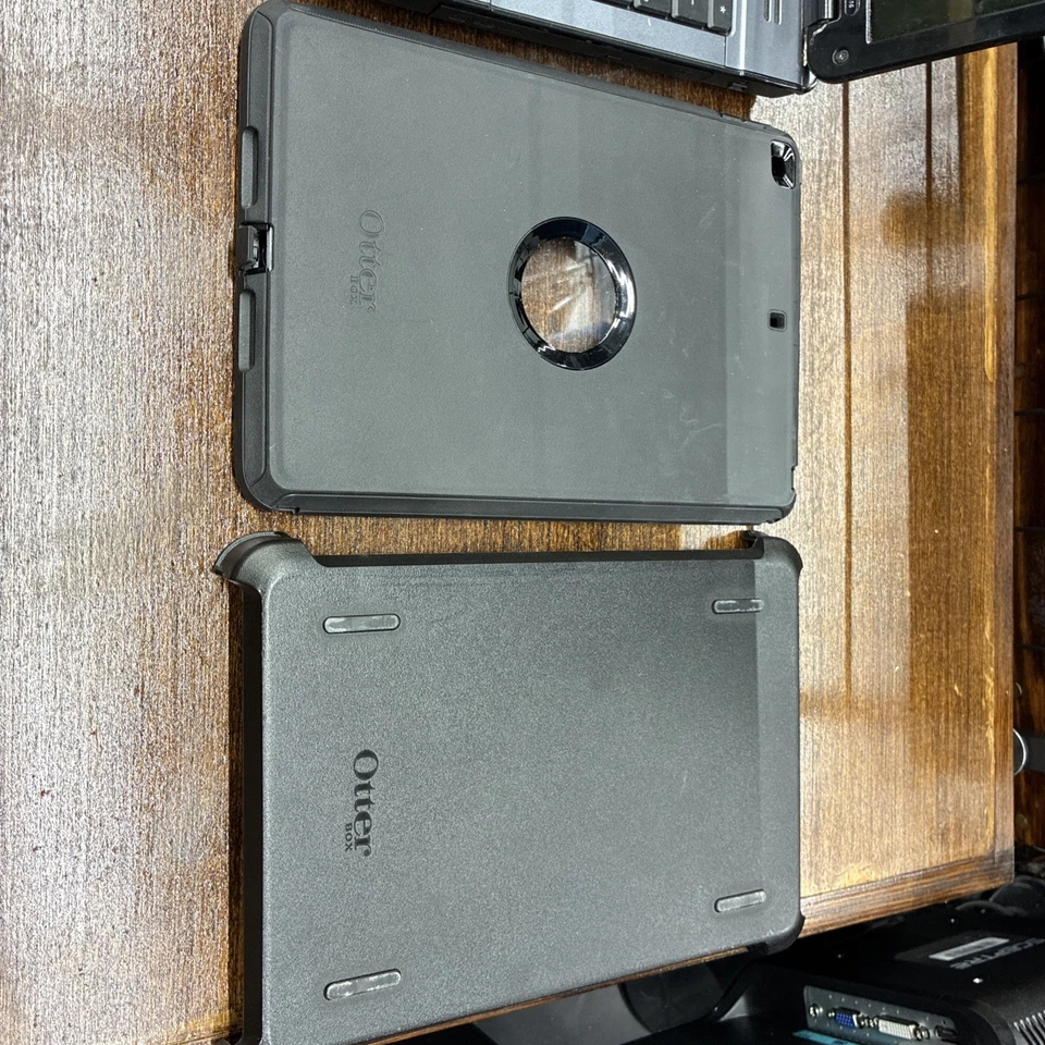 OTTERBOX Defender Pro Series Case for Apple iPad (8th & 7th Gen) - Black... - Image 4 of 4