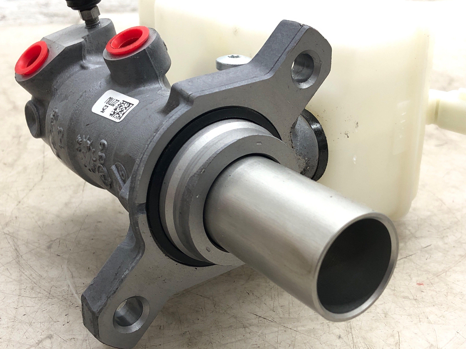 2019-2023 ASTON MARTIN VANTAGE MASTER BRAKE CYLINDER RESERVOIR OEM
