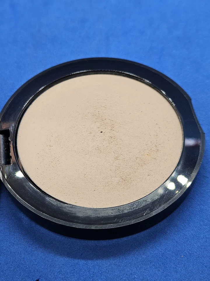 Base transformadora Edward Bess Flawless Illusion JUSTA 0,27 oz (dañadañada/defectuosa) Foto 2 de 4