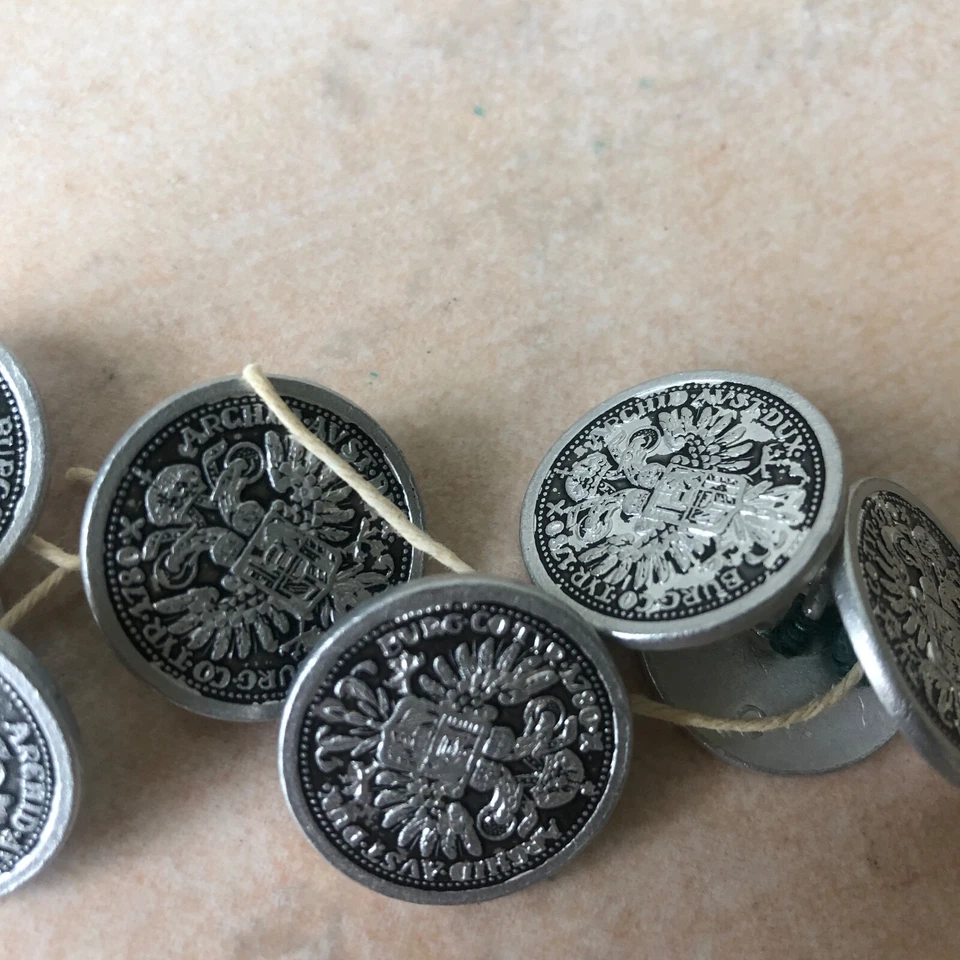 10 Vintage Metal Shank Buttons incl. 8 Maria Theresa Thaler Coin-style & 2 crest - Image 4 of 4