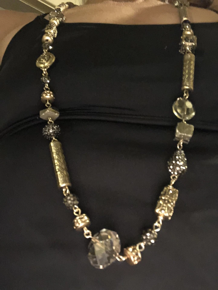 Collar largo Chico's etiqueta negra; ¡plateado y negro con cristales reales y cuentas con dije! Foto 2 de 4