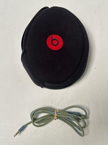 Beats by Dre Over Ear Wireless Headphones - Solo - Parts & Repair - As Is - Read - Picture 2 of 13