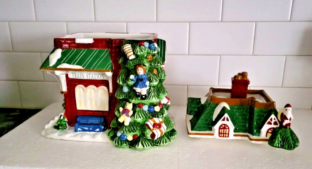 2002 "VINTAGE" Spode "Christmas Tree Village" Large Train Station