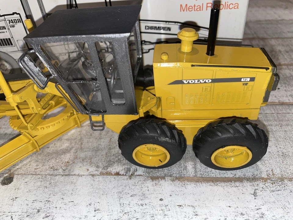 Vtg 1997 NIB Champion First Edition 740A VHP Motor Grader 1:32 Diecast Model New - Image 3 of 4